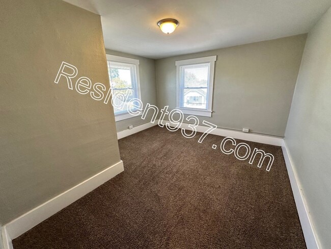 Building Photo - Cozy 3 Bed 1.5 bath