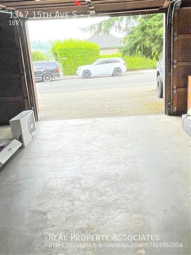 Building Photo - 1347 15th Ave S