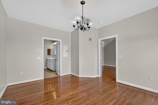 Building Photo - 501 Hungerford Dr