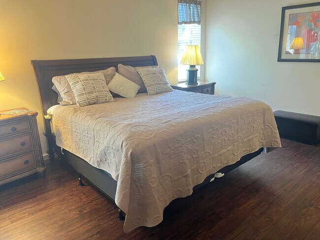 Building Photo - 9201 Wentworth Ln