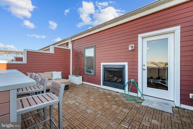 Building Photo - 710 E Howell Ave