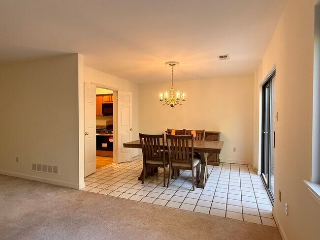 Building Photo - 71 Oak Knoll Dr