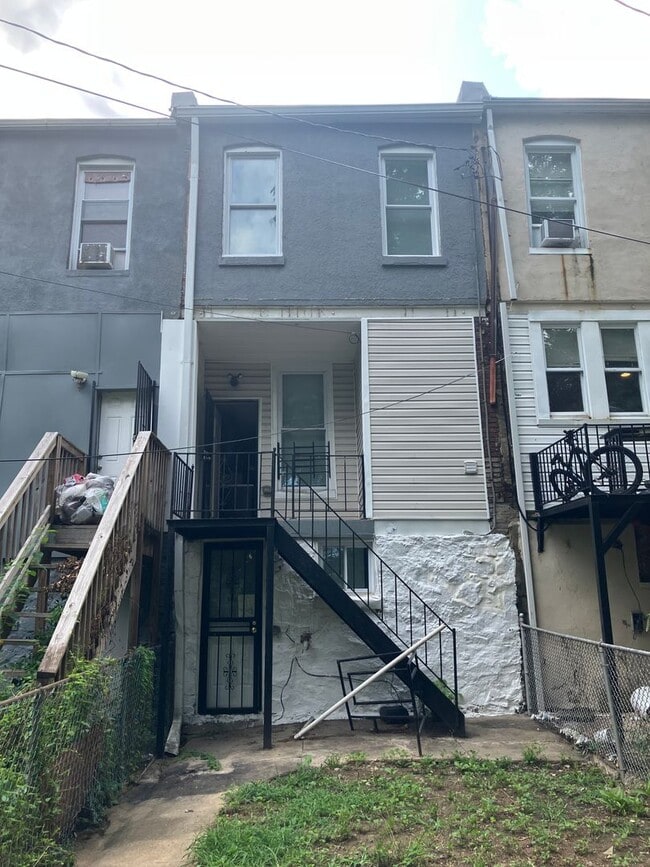 Building Photo - 1905 N Dukeland St