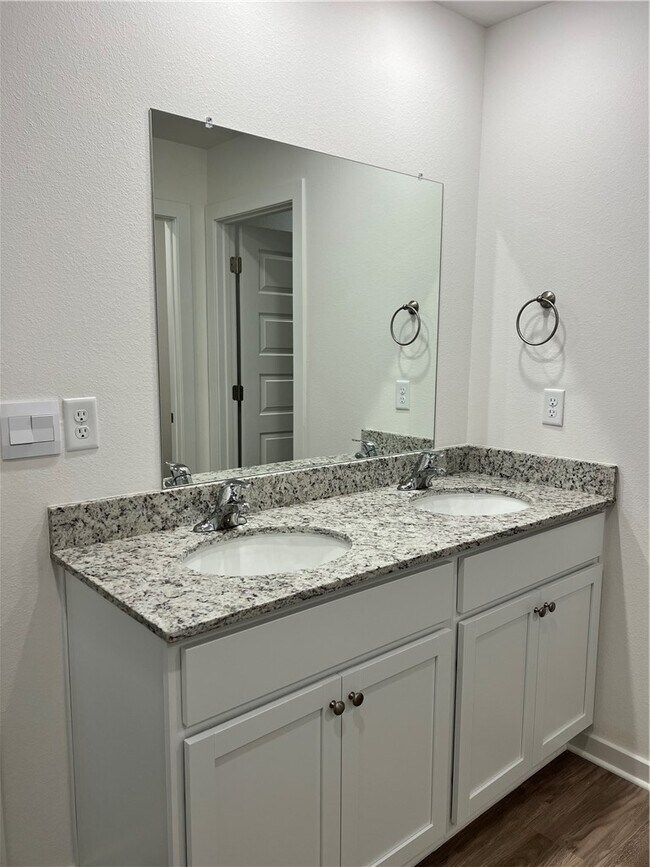 Building Photo - 3010 Amarillo Way