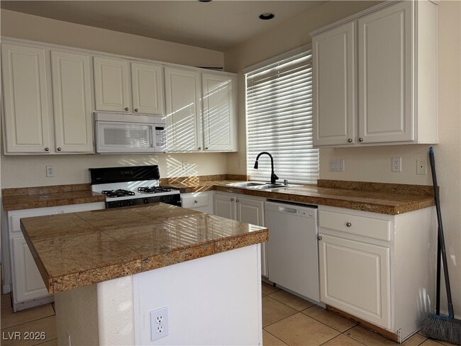 Building Photo - 6067 Quiet Glow Ave