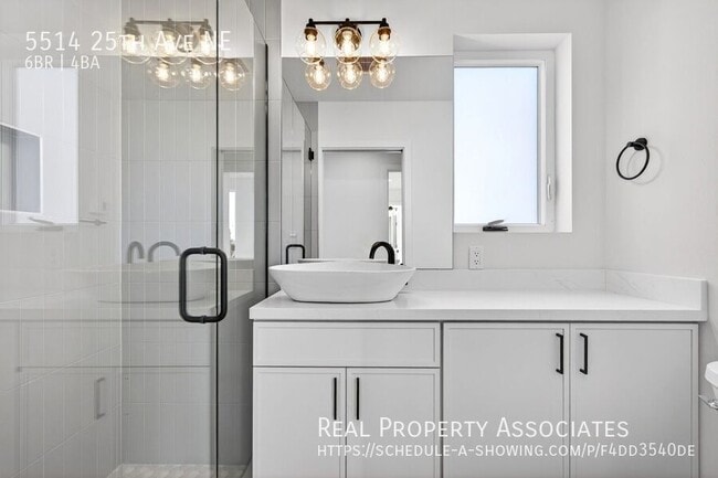 Building Photo - 5514 25th Ave NE