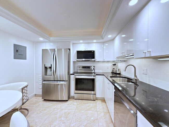 Building Photo - 3546 S Ocean Blvd