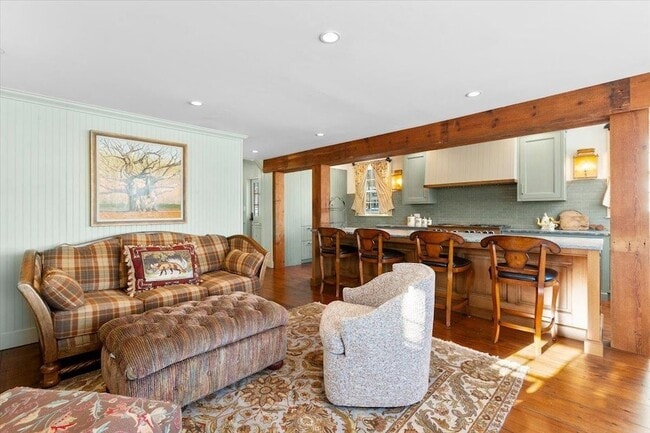 Building Photo - 3436 Main St