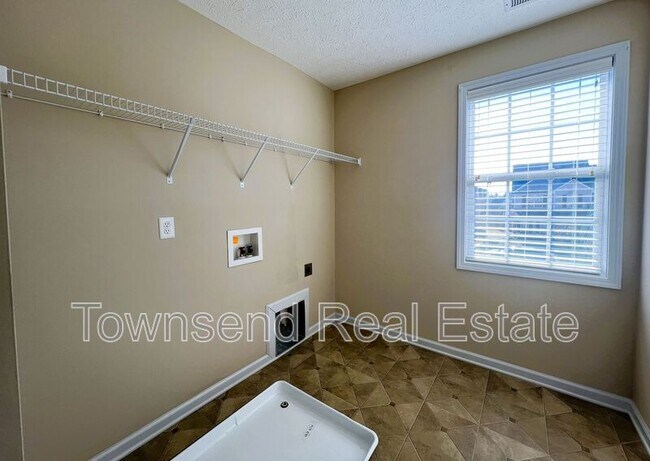 Building Photo - 4211 Cherry Hill Ln