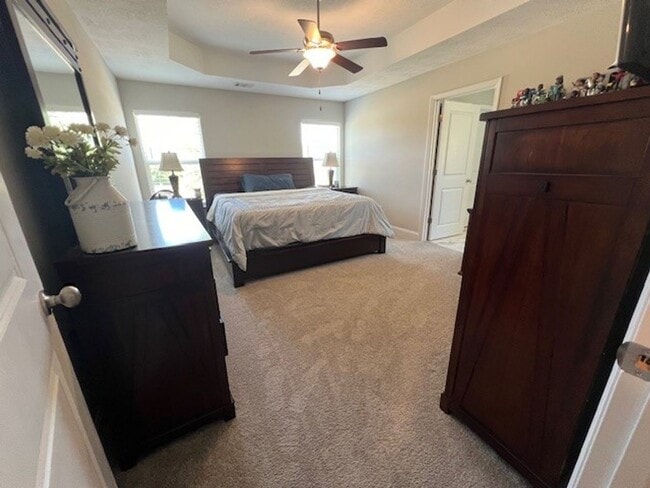 Building Photo - 4 Bedroom, 2.5 Bath Right off Exit 175
