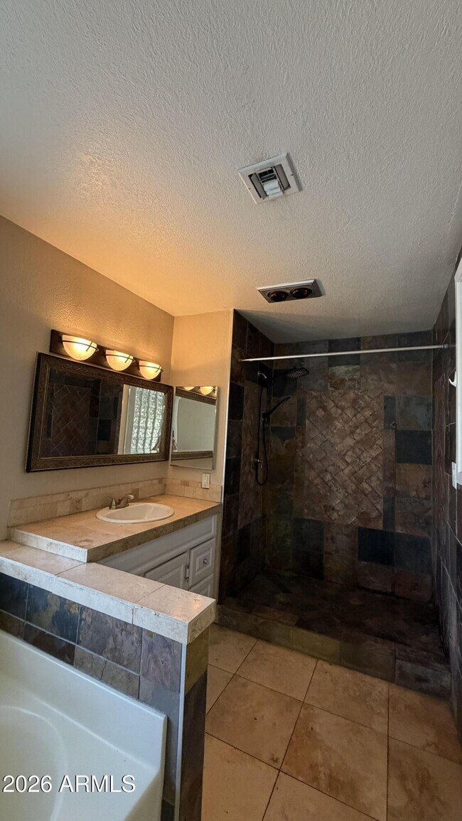 Building Photo - 4624 W Chicago St