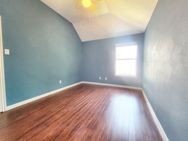 Building Photo - 1617 Sunterro-