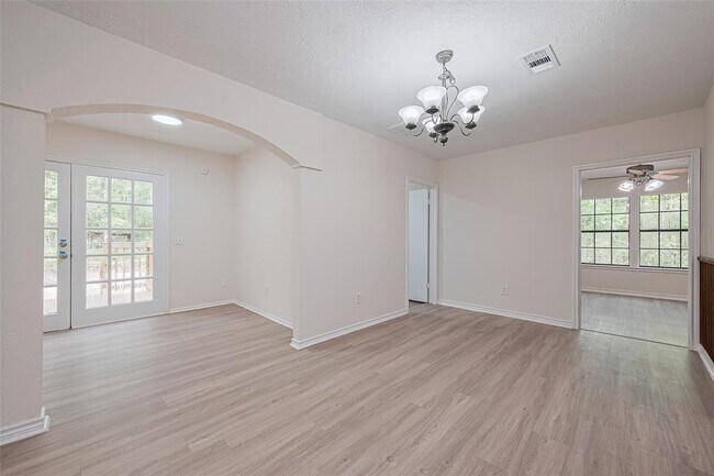 Building Photo - 5323 Forest Dr