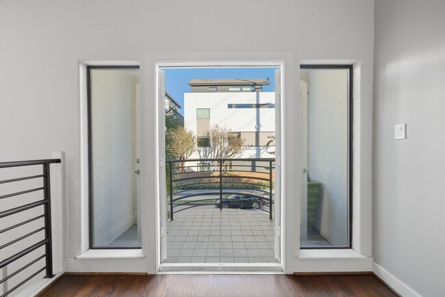 Building Photo - 1628 Van Buren St