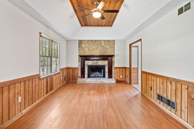 Building Photo - 58 6th Ave