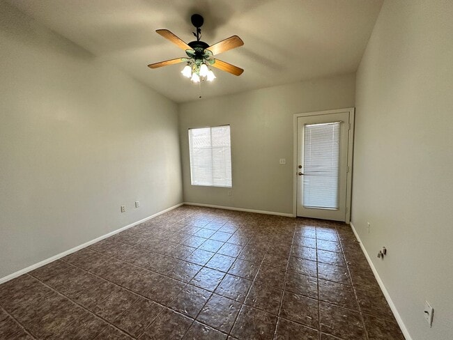 Building Photo - Summerlin Stunner!!