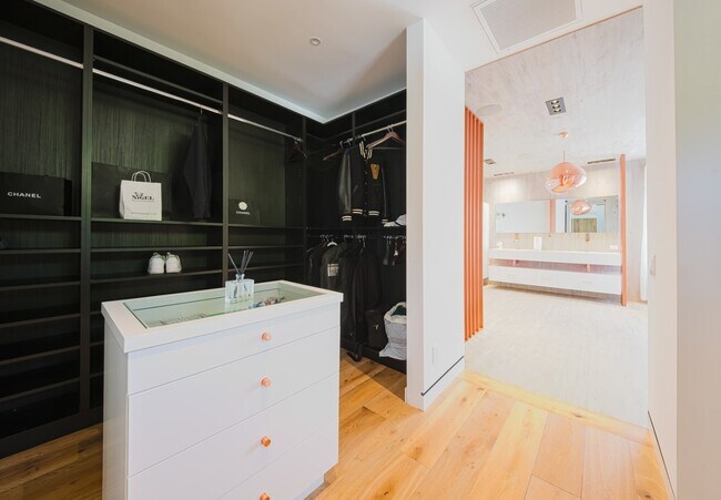 Building Photo - 25879 Chalmers Pl