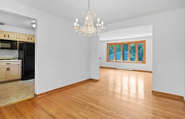 Building Photo - SingleFamily Home