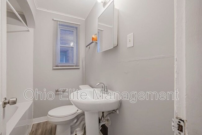 Building Photo - 987 Lilley Ave