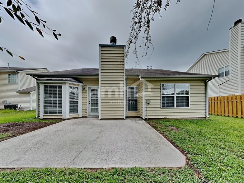 Building Photo - 3923 Cedar Hill Dr
