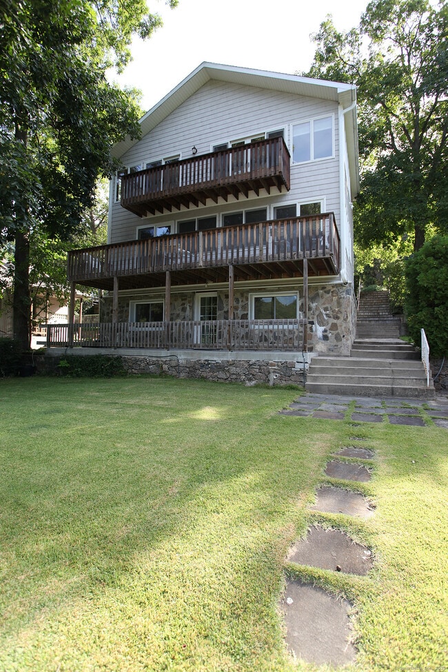 Building Photo - 29 Lavelle Ave