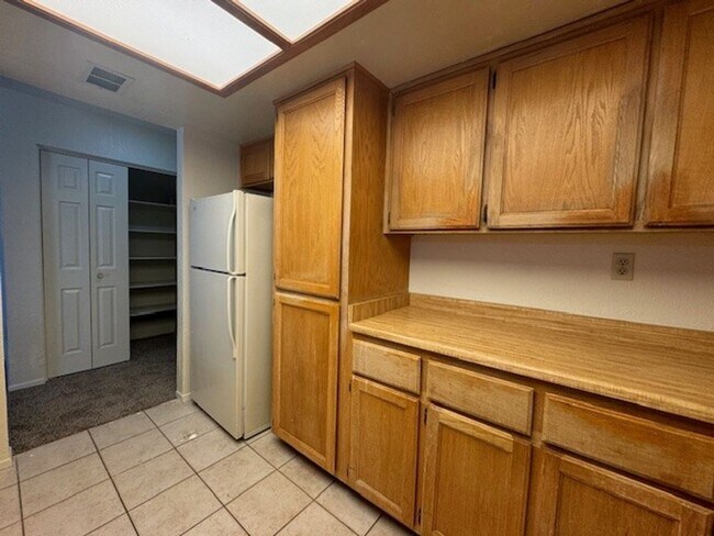 Building Photo - 2BR Condo w/Marina and Dock-Gated Waterfro...