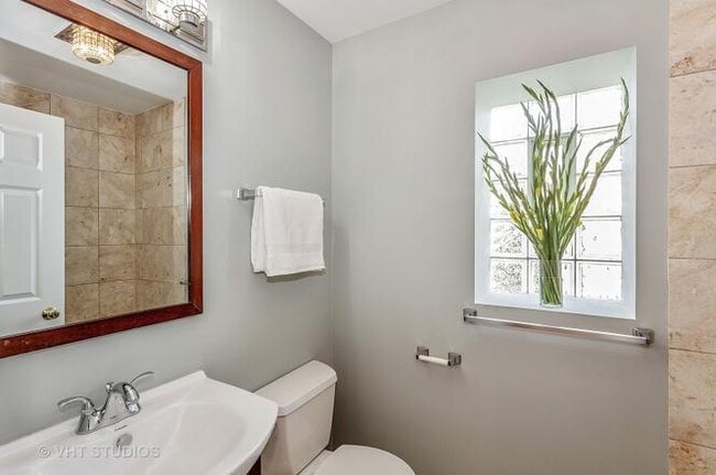 Building Photo - 4936 S Champlain Ave