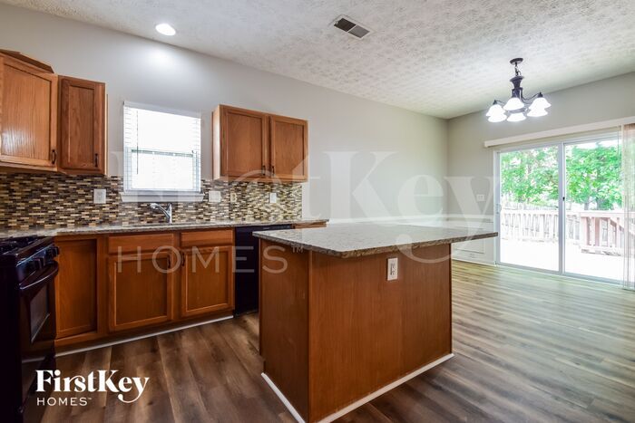 Building Photo - 6759 Clearstream Way