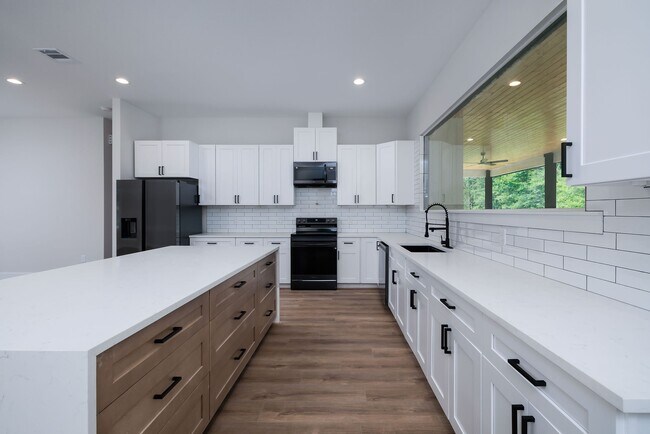 Building Photo - 354 Peach Pt Ln