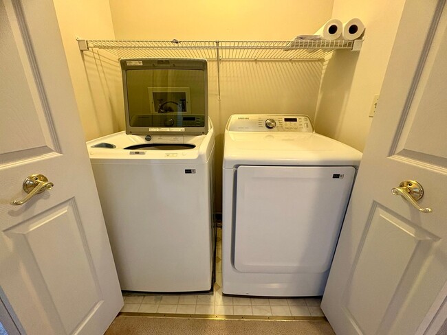 Building Photo - 3 Bedroom 2.5 Bathroom Townhome in Hummelstown!