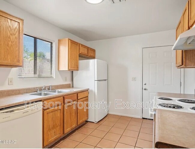 Building Photo - 1107 W Sonora St