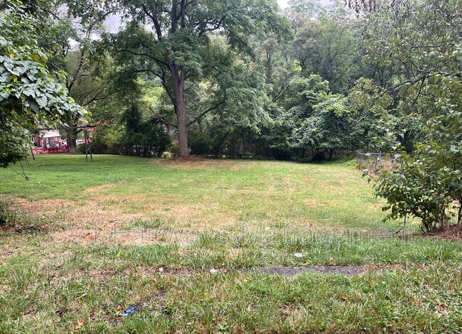 Building Photo - 10318 Lindberg Ave