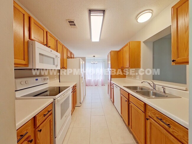 Building Photo - Charming Home with 2-Car Garage and Conven...