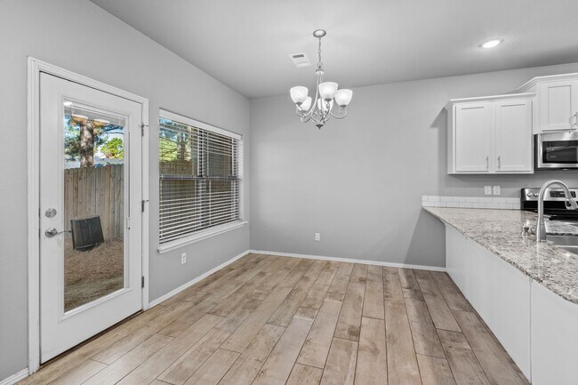Building Photo - The Perfect Rental in Rupple Meadows!