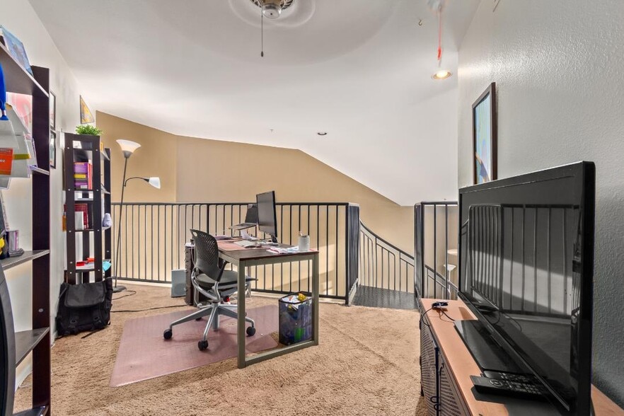 Loft - 1701 E Colter St