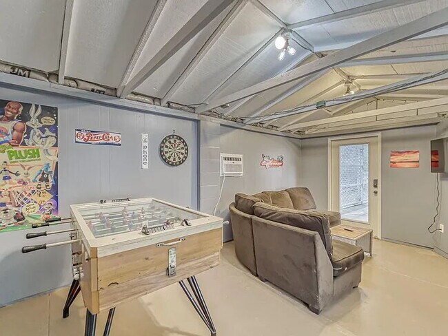 Building Photo - Riverside Heights Pool Home | Across from the Hillsborough River