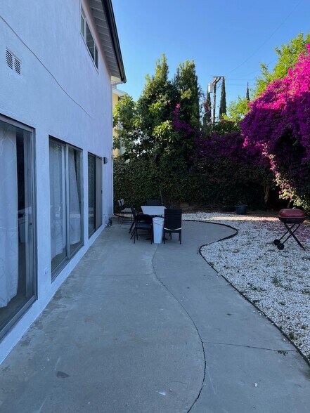 Building Photo - 6716 Ventura Canyon Ave