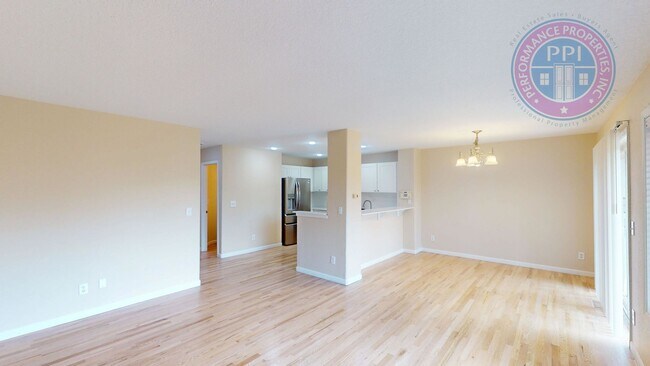 Building Photo - Bethany - Desirable Kaiser Woods / Beautif...