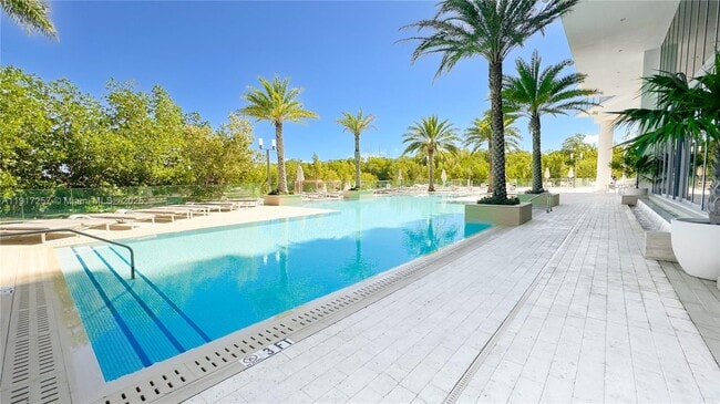 Building Photo - 16385 Biscayne Blvd