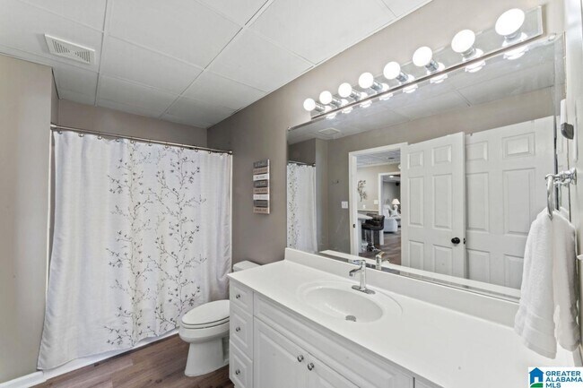Building Photo - 20892 Sharon Dr