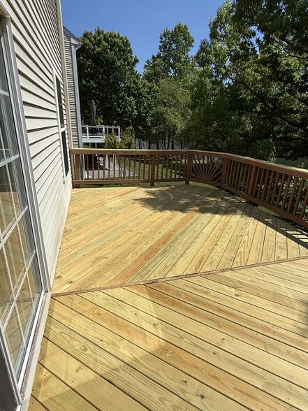 Deck - 911 Lake Front Dr