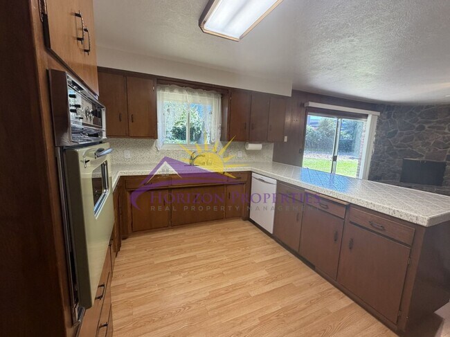 Building Photo - 3 Bed 2.5 Bath 2,027 sqft Fair Oaks Home with bonus office