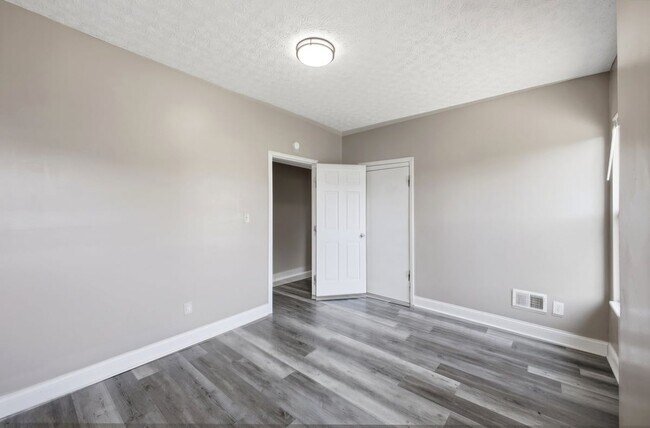 Building Photo - 387 St Clair Ave