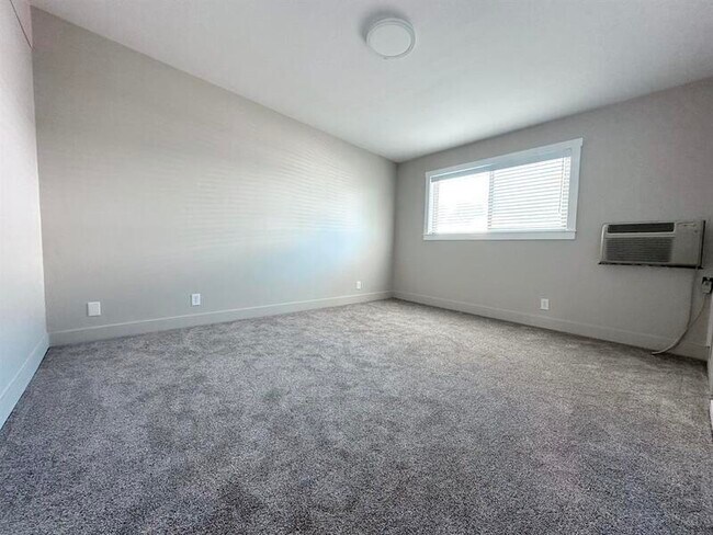 Building Photo - 70 N 200 E