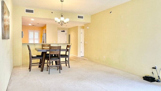 Building Photo - Gated Community in Hawaii Kai! Colony at P...