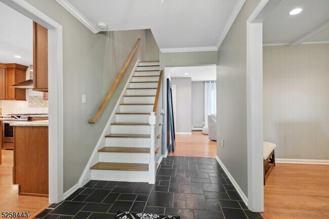 Building Photo - 204 Deerfield Ln