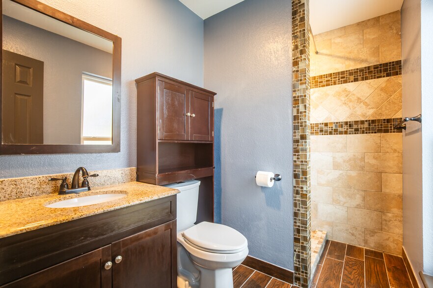 Building Photo - 110 Lucerne Dr