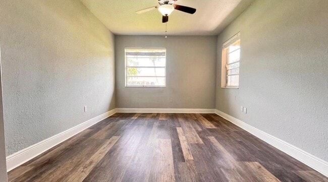 Building Photo - 11535 Sanderling Dr