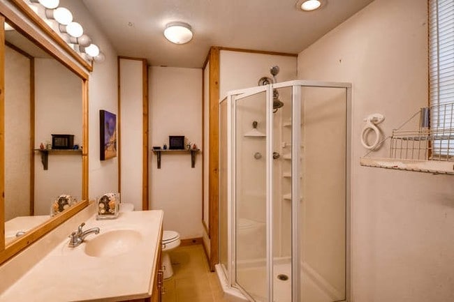 Interior Photo - 411 E Carson Street