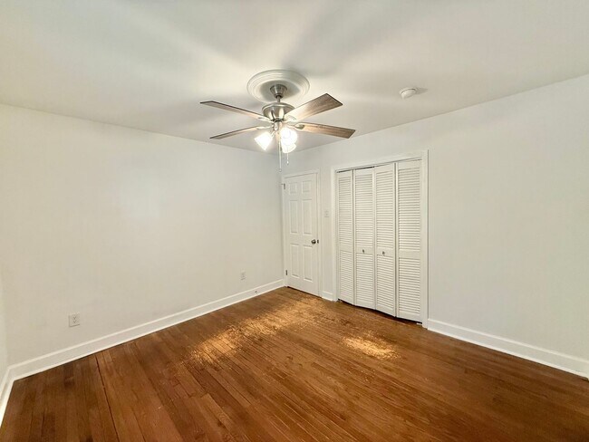Building Photo - **OFFERING REFUNDABLE APPLICATION FEES & $150 MOVE IN PROMOTION** Newly Remodeled 3BD, 1BA Raleig...